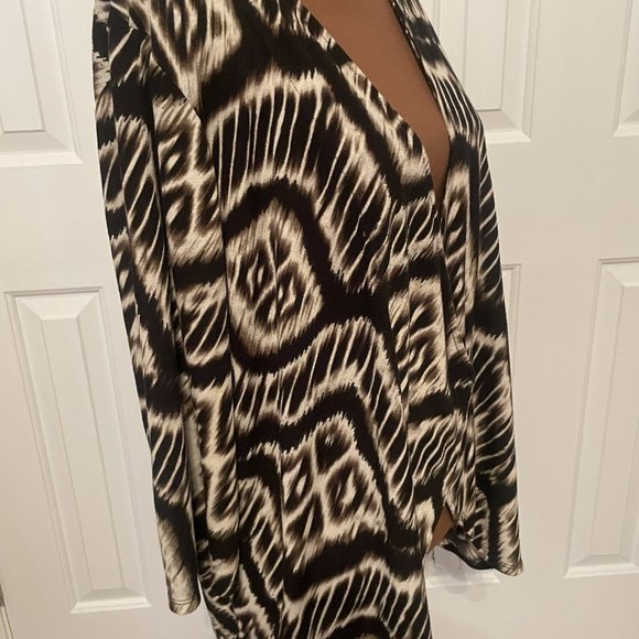 Chico's Easywear Black and Beige Light-Weight Asymmetrical Cardigan, Size 3 - Picture 3 of 7